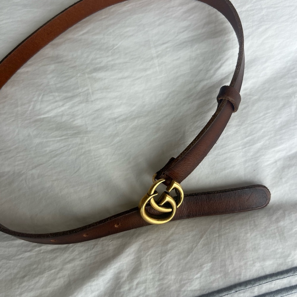 GUCCI skinny brown belt with gold Gucci logo
